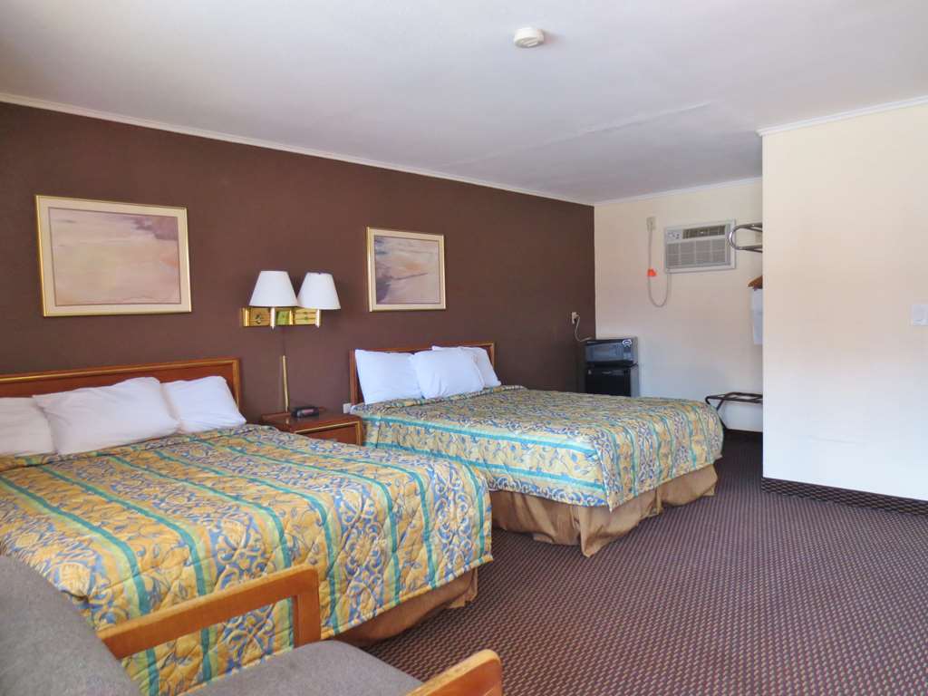 Country Hearth Inn-Hannibal Room photo