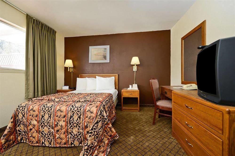 Country Hearth Inn-Hannibal Exterior photo