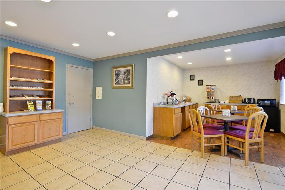 Country Hearth Inn-Hannibal Restaurant photo